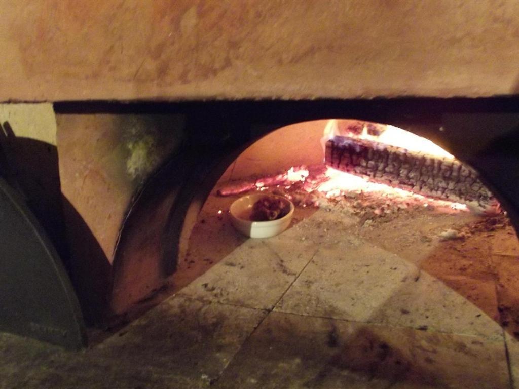 圣维克托庄园酒店 La Tour-dʼAigues 外观 照片